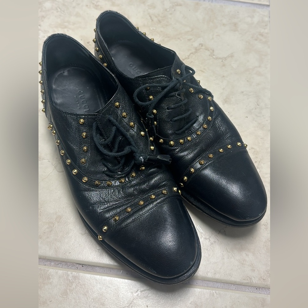 Gucci Black Leather women’s Oxfords with Gold Studs
